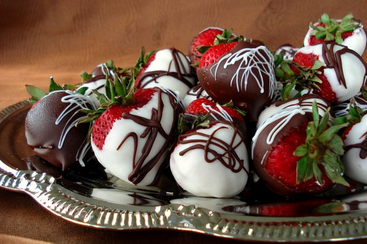 Half-Dipped Chocolate Dipped Strawberries
