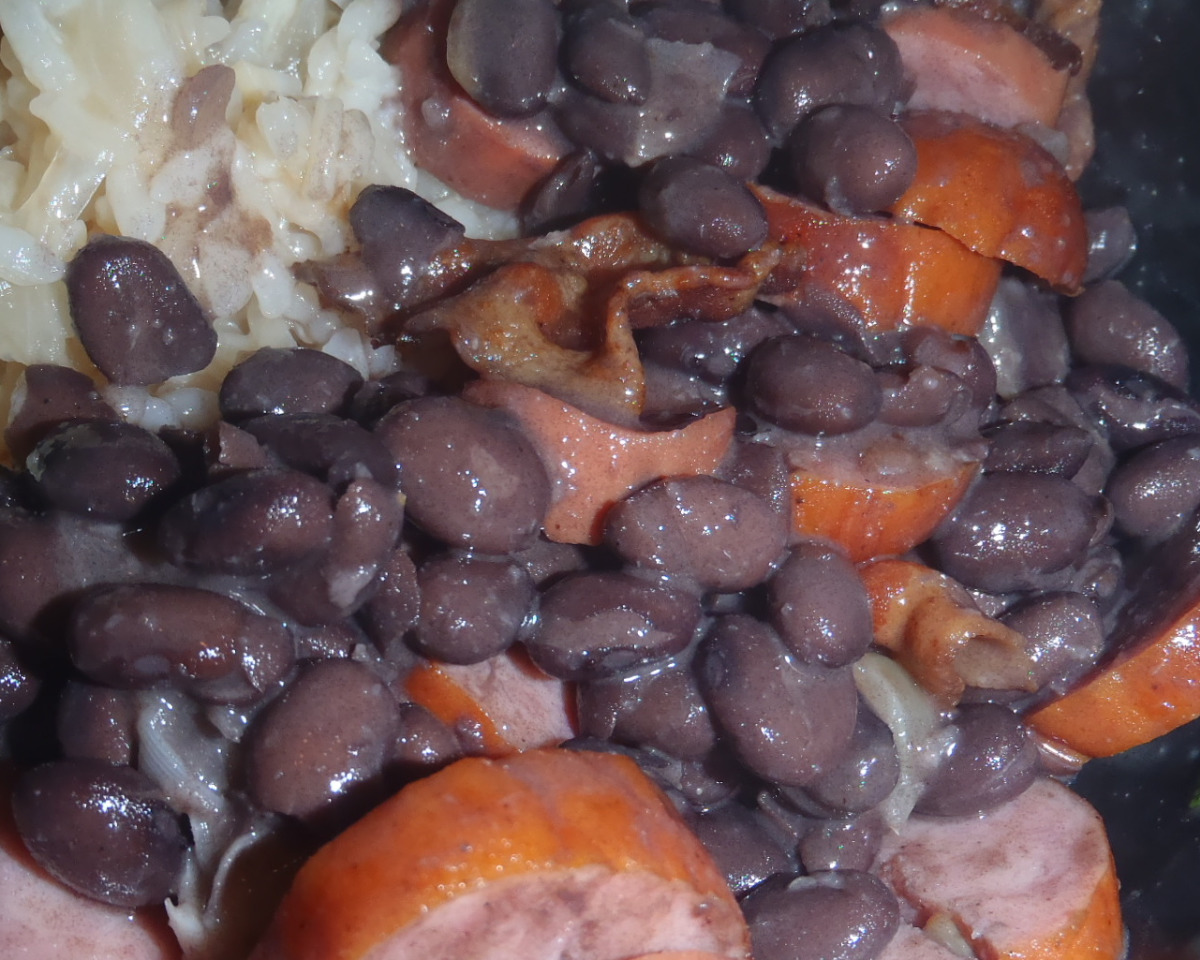 Slow-Simmered Feijoada with Smoked Sausage and Black Beans