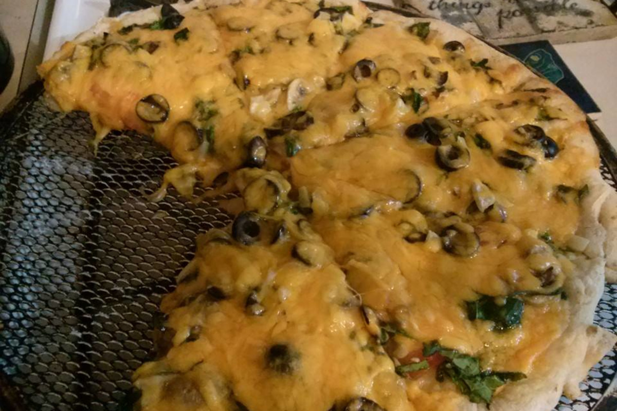 Pagliacci-Inspired Creamy Mushroom and Spinach Pizza