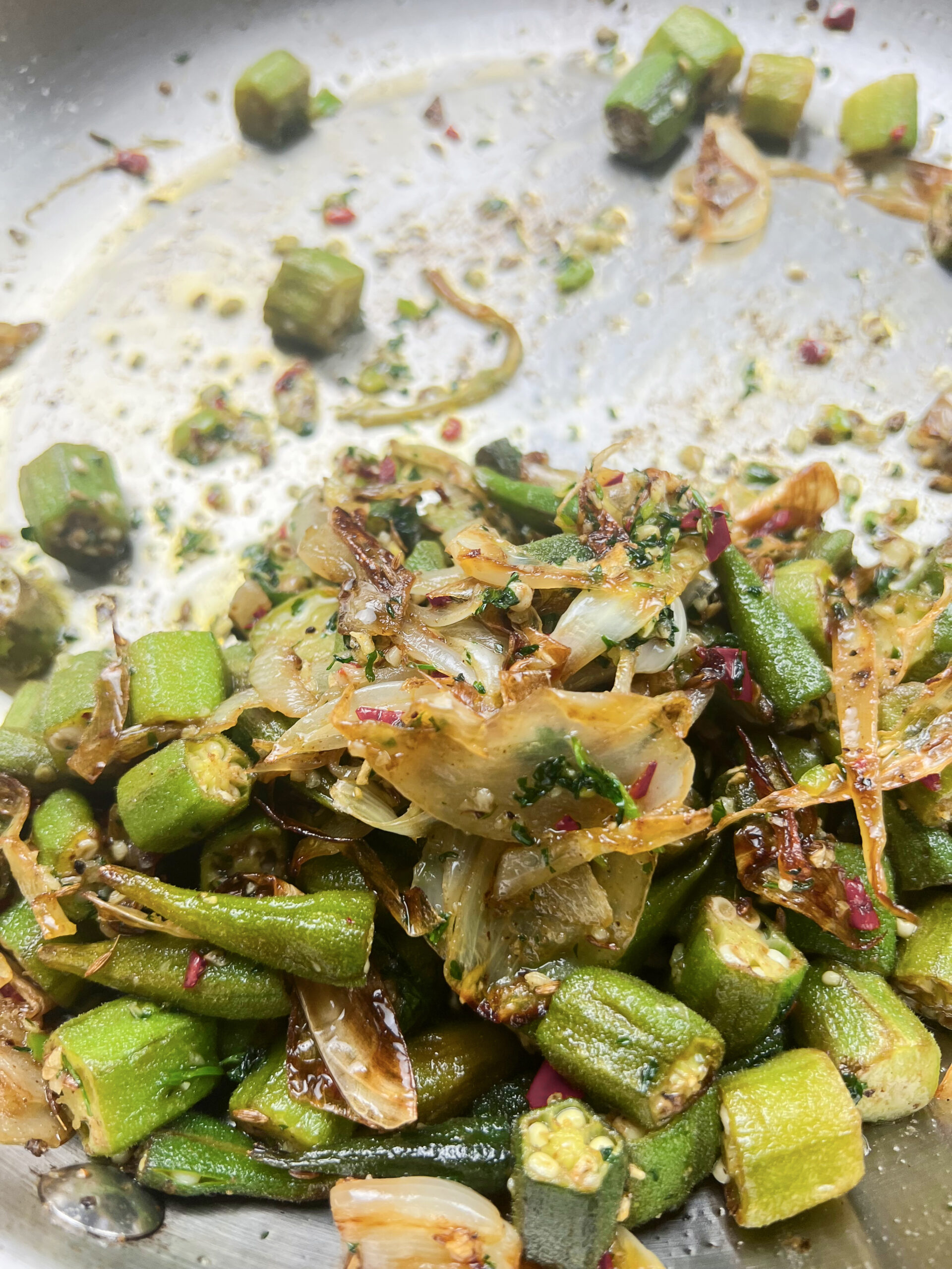 Spicy Stir-Fried Okra and Bell Peppers with Garlic Sauce