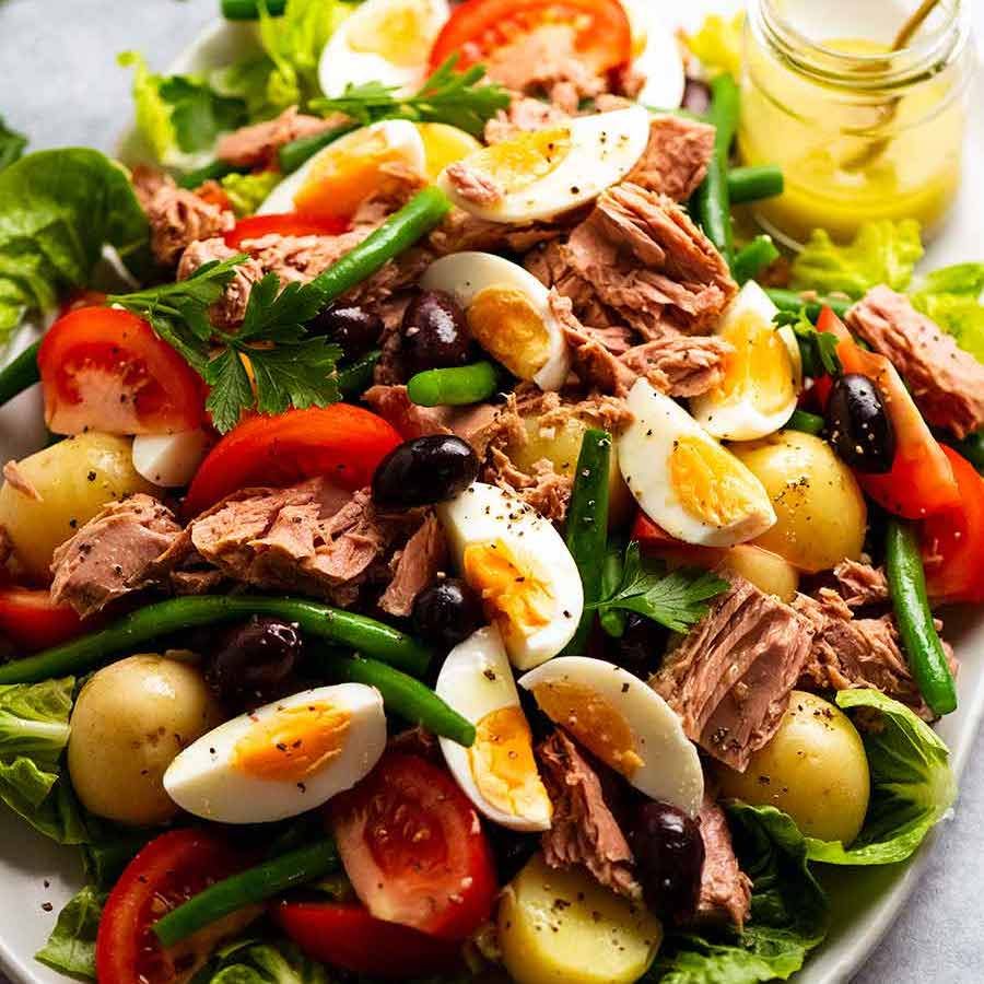 Niçoise Salad with Seared Tuna and Green Beans