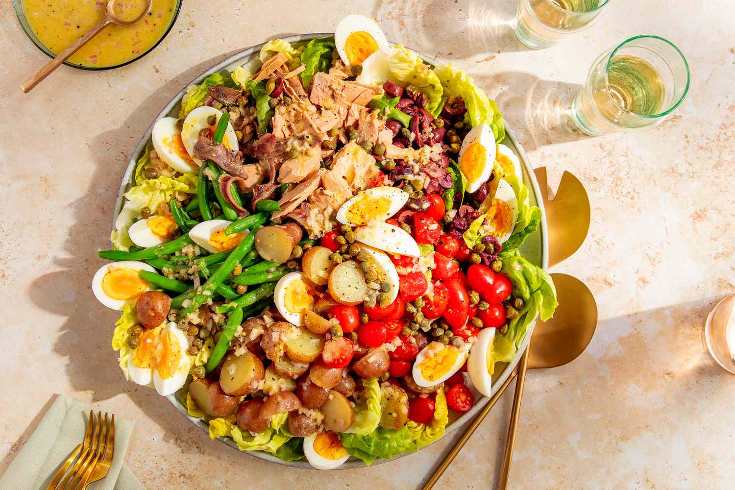 Salade Niçoise with Anchovies and Classic Vinaigrette