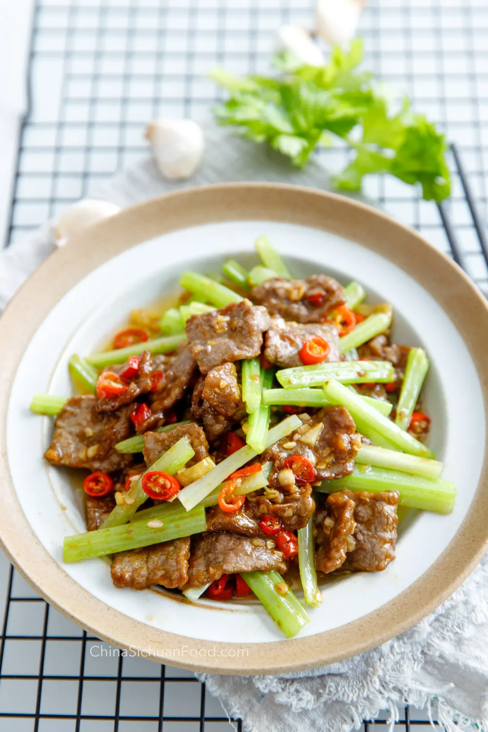 Hunan Beef Stir-Fry with Bell Peppers and Garlic