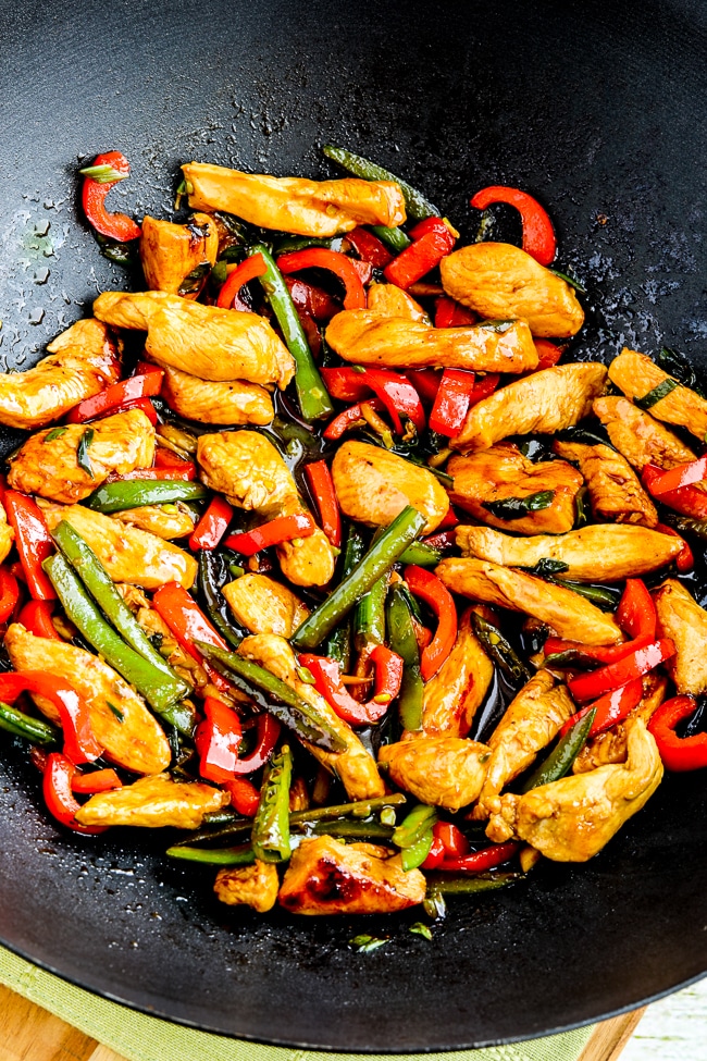 Almond-Free Chicken Stir Fry with Ginger and Bell Peppers