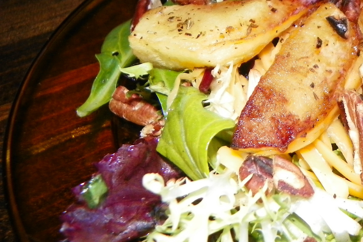 Crisp Northern Wind Apple and Cheddar Salad