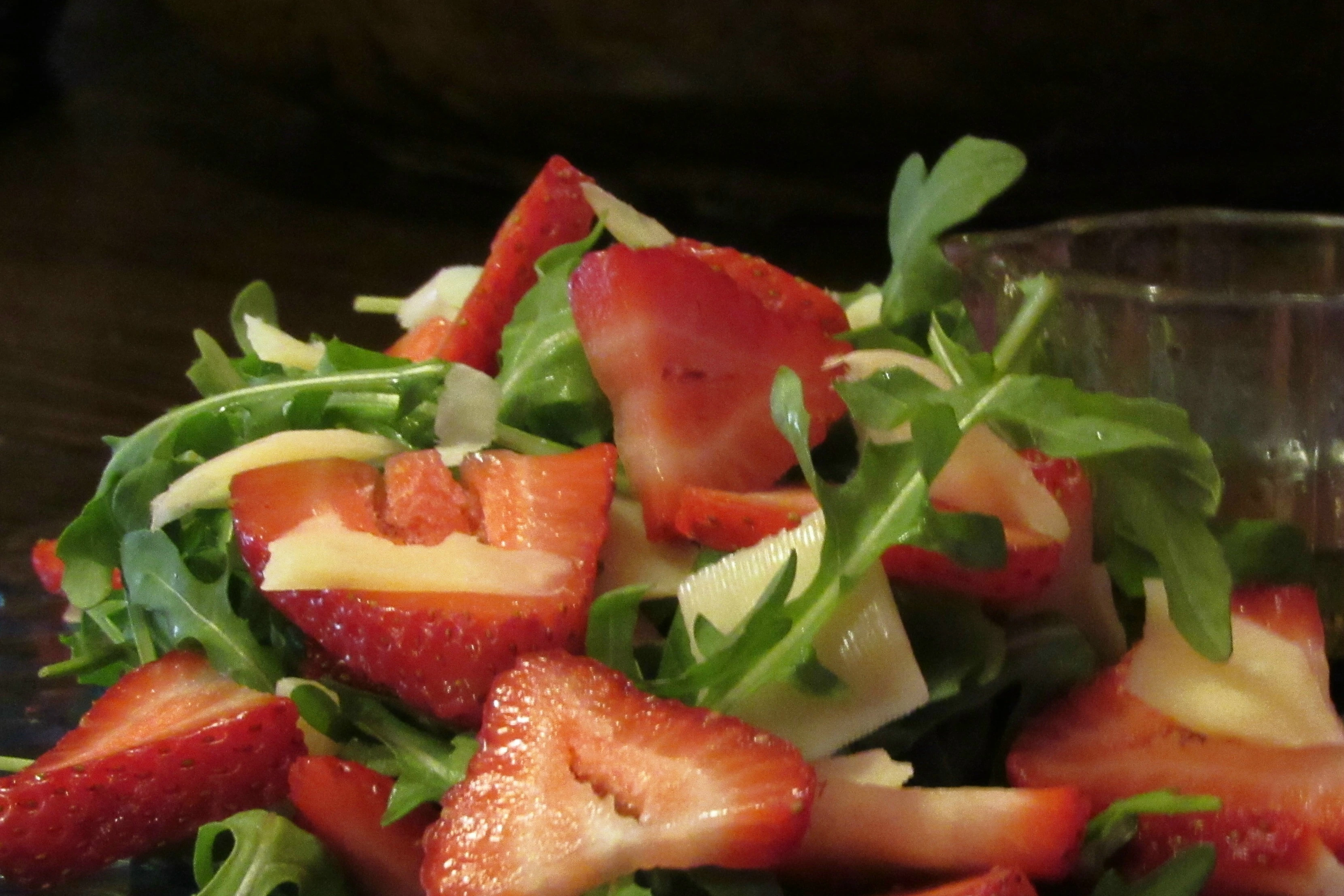 Balsamic Strawberry and Goat Cheese Arugula Salad