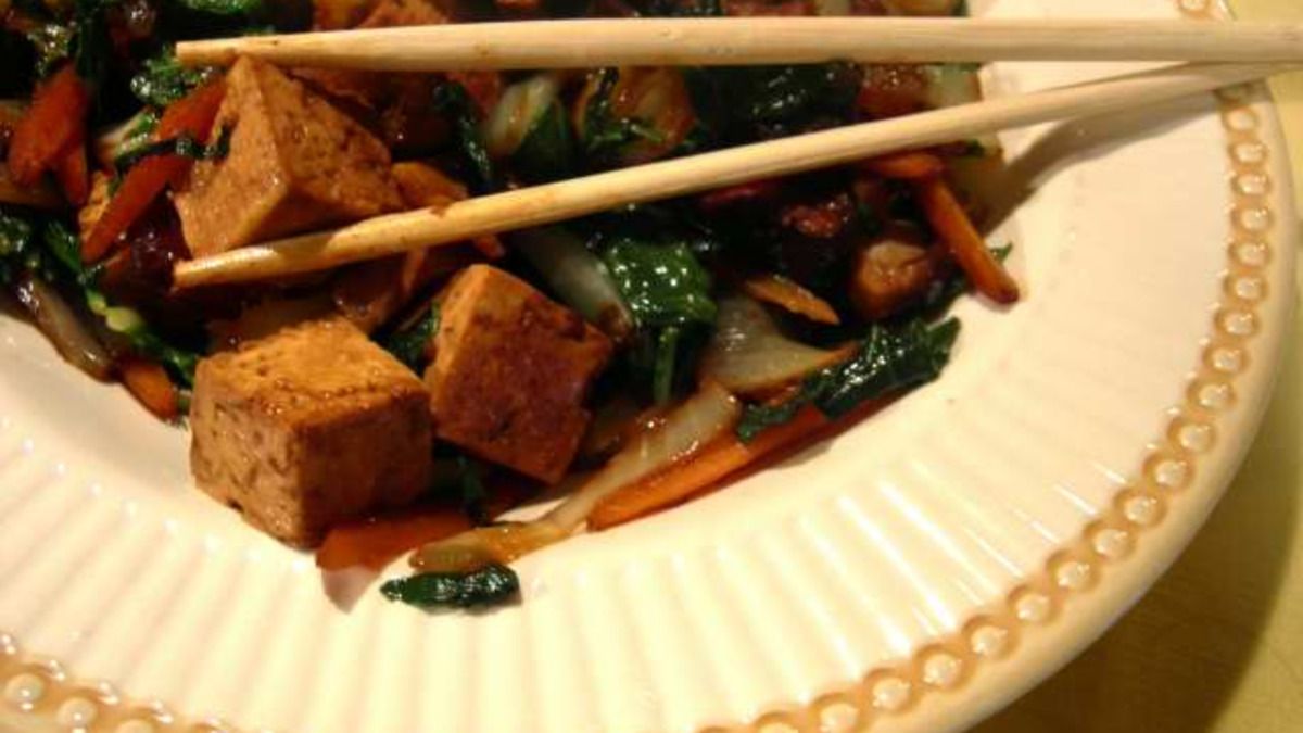 Soft Tofu and Shiitake Mushroom Stir-Fry with Garlic Sauce