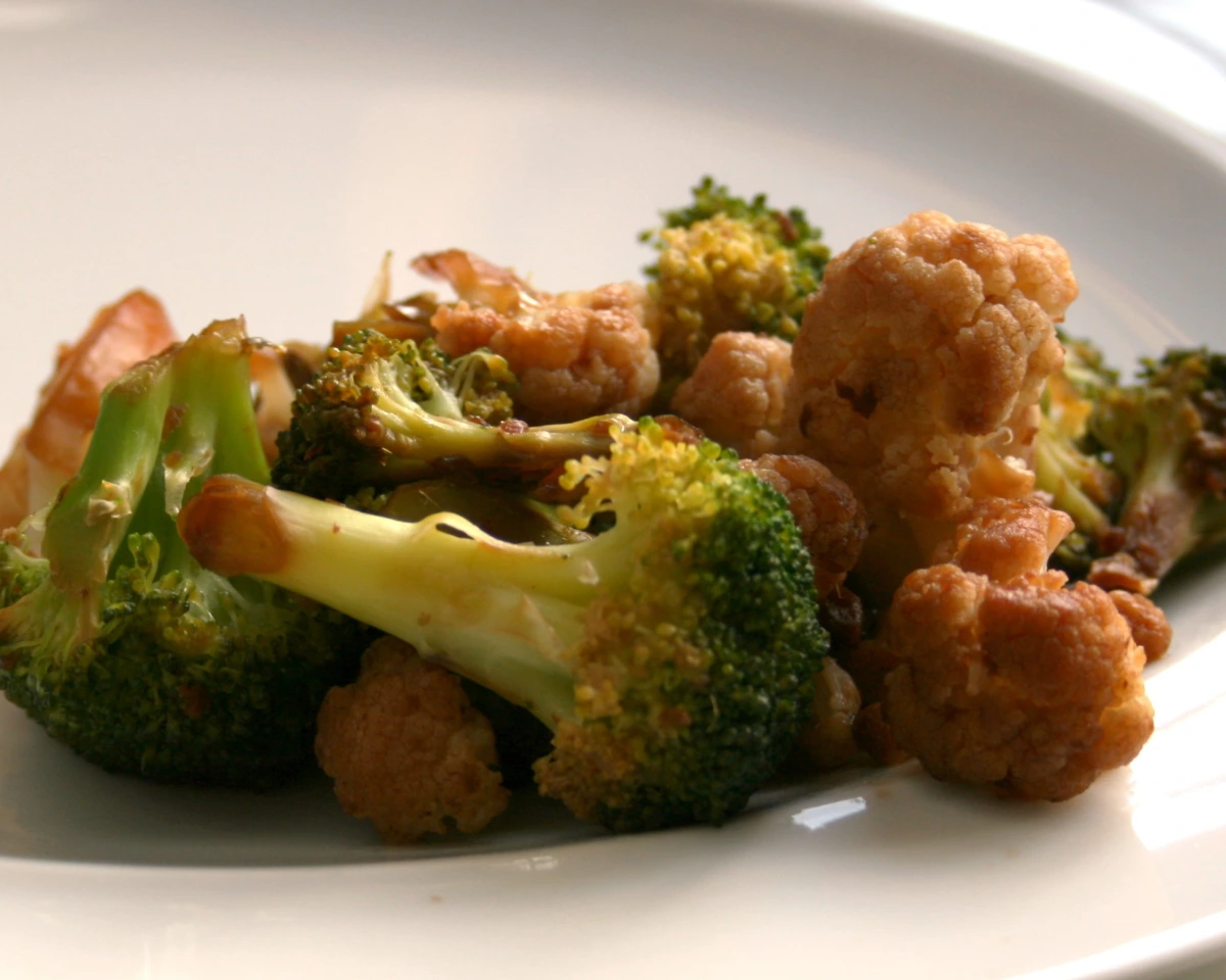 Stir-Fried Chicken with Broccoli and Garlic Ginger Sauce
