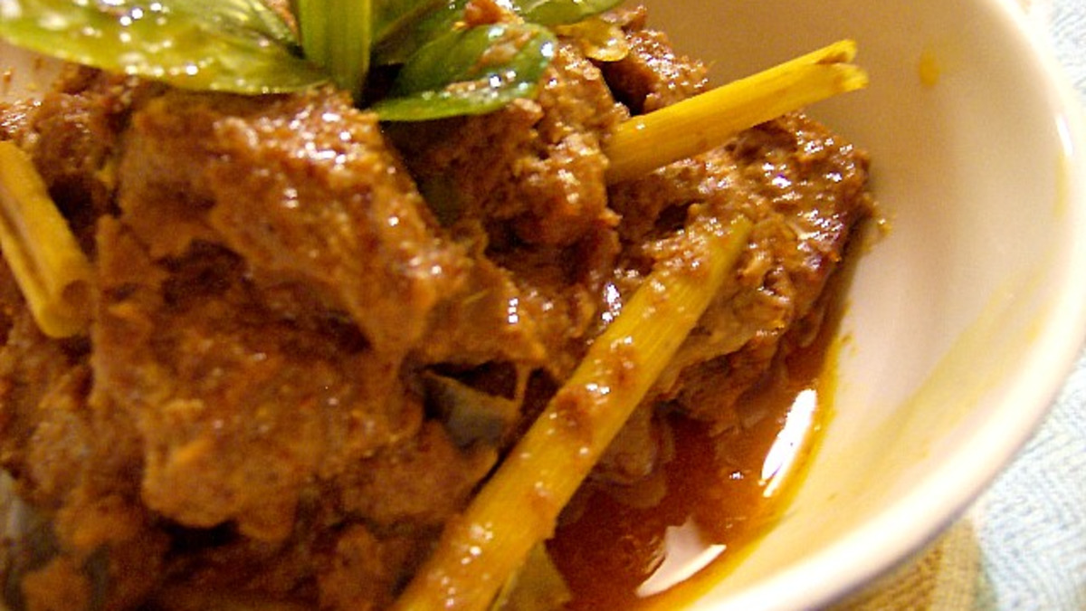 Slow-Cooked Beef Rendang with Coconut and Spices