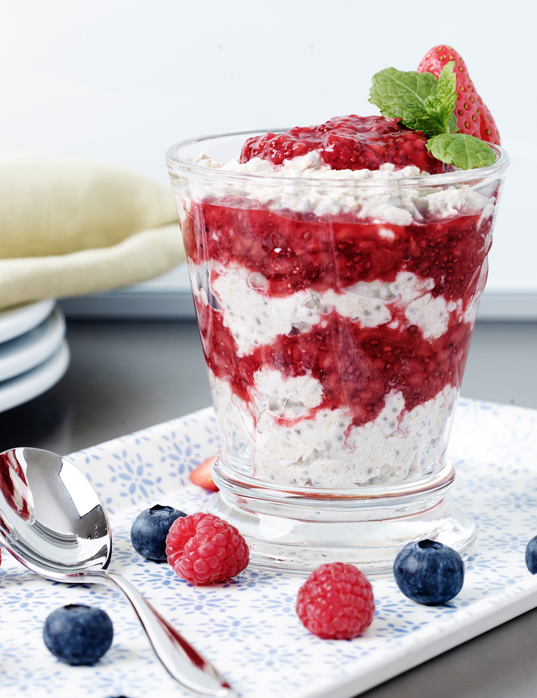 Overnight Chia and Berry Oat Parfait