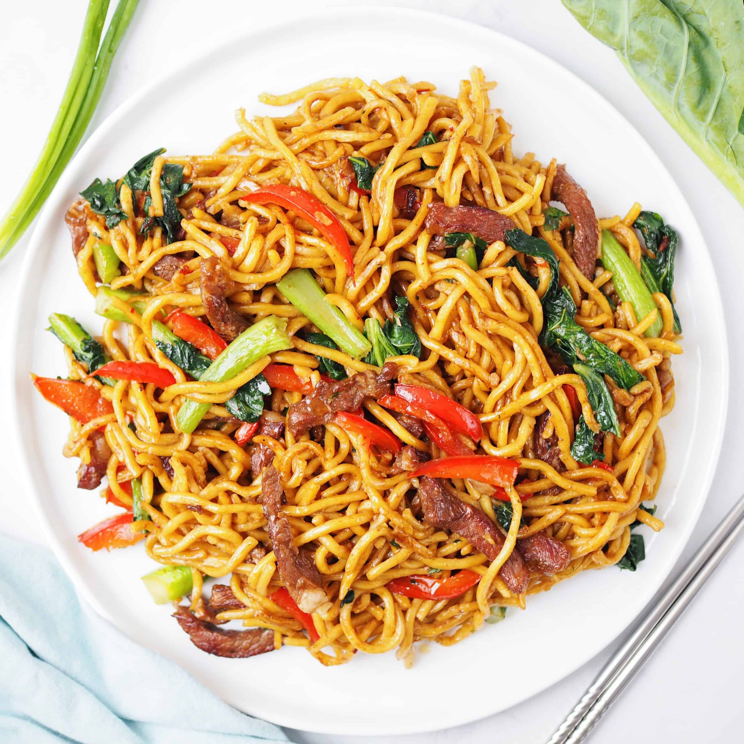 Stir-Fried Rice Noodles with Beef and Bell Peppers