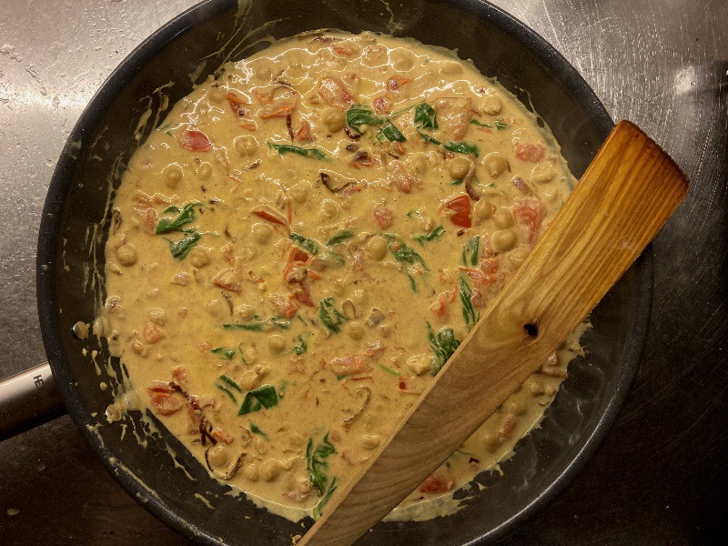 Low Heat Coconut Curry with Chickpeas and Spinach