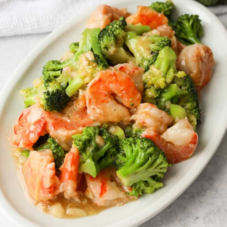 Stir-Fried Shrimp with Broccoli and Cashews in Ginger Sauce