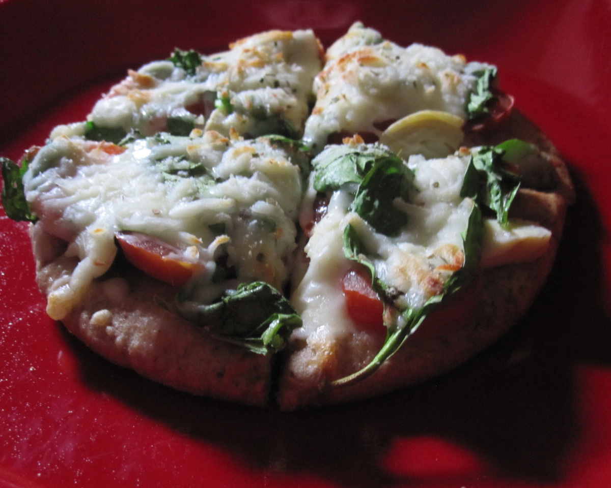 Stovetop Mini Pita Pizzas with Veggie Toppings