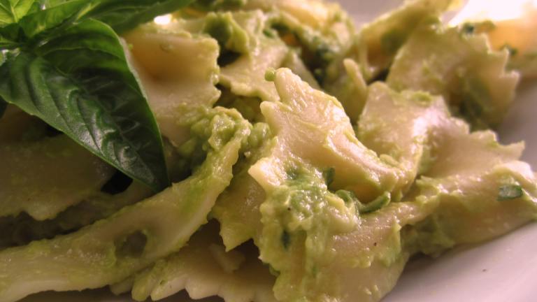 Creamy Avocado & White Bean Pasta with Lemon Zest