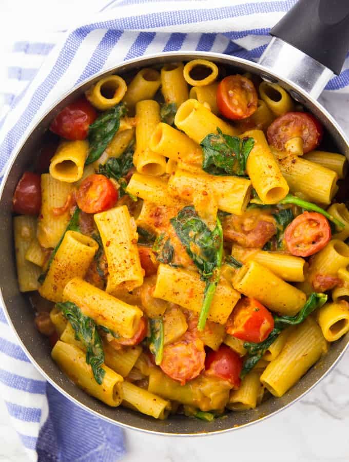 One-Pot Pasta with Garlic, Tomatoes, and Spinach