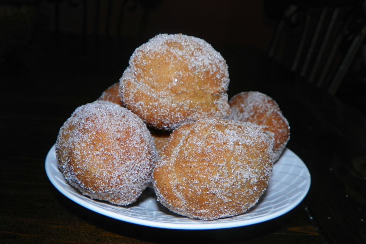 Beignet Doughnuts with Cinnamon Sugar Dusting