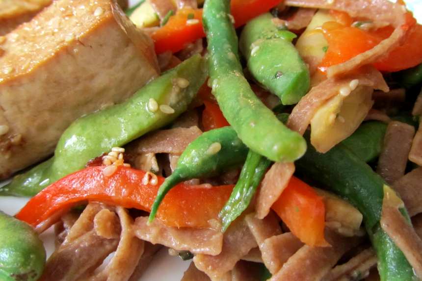 Stir-Fried Linguine with Garlic and Chili