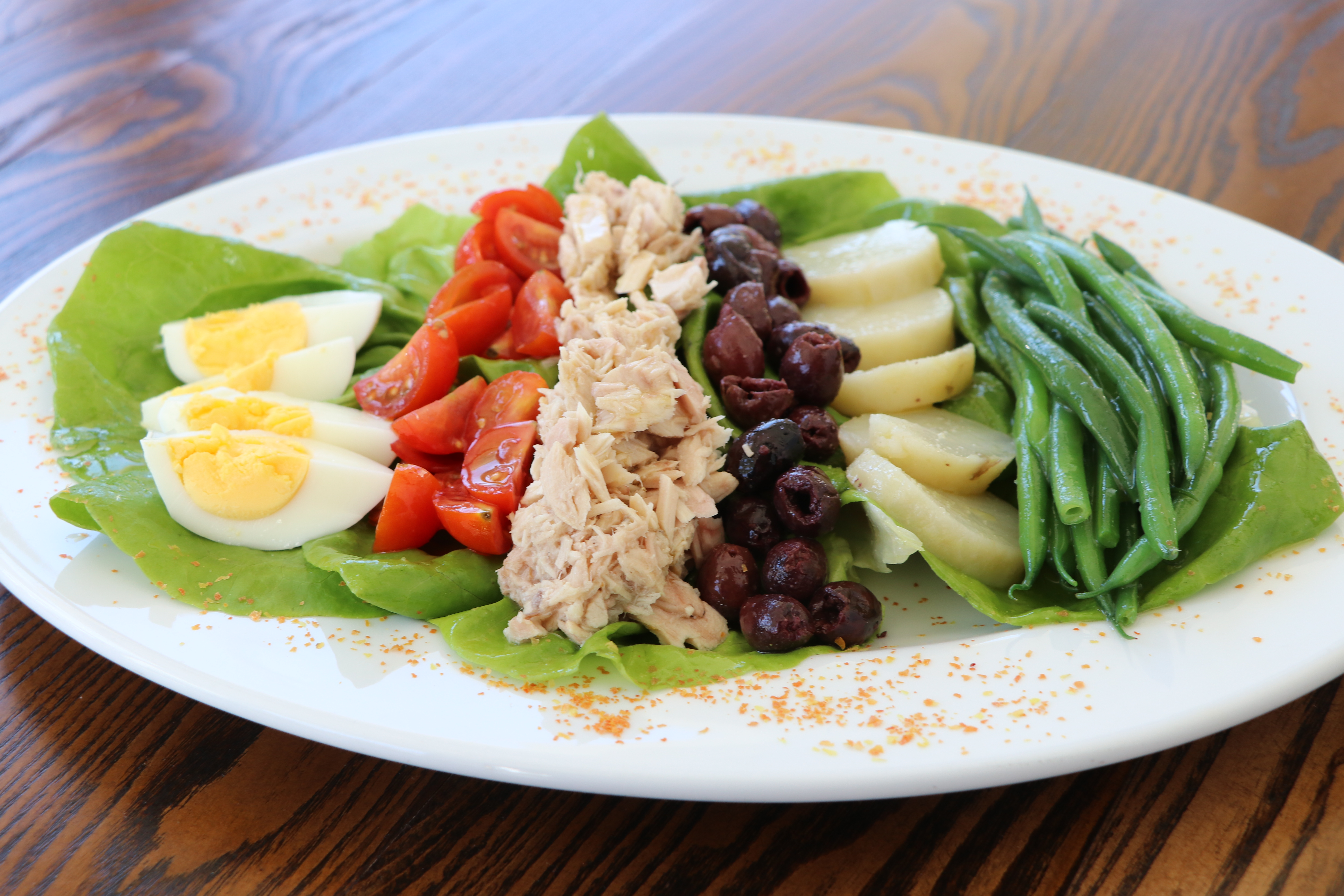 Classic Niçoise Salad with Tuna and Hard-Boiled Eggs