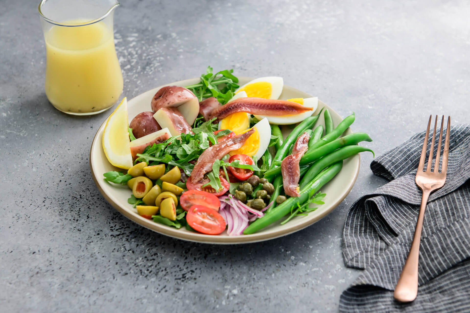 Niçoise Salad with Anchovies and Vinaigrette