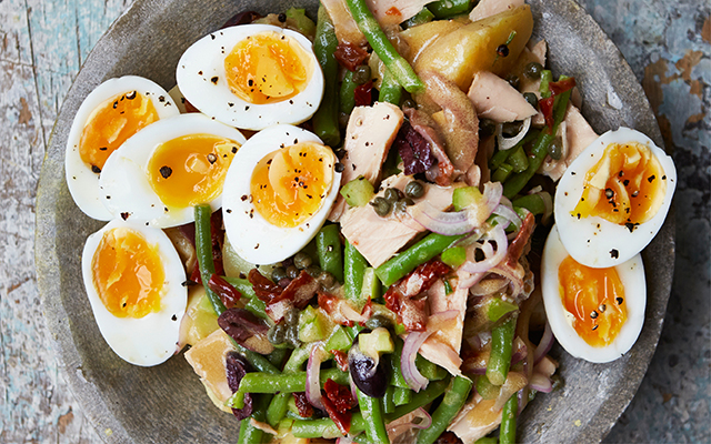 Rustic Niçoise Salad with Potatoes, Green Beans, and Tuna