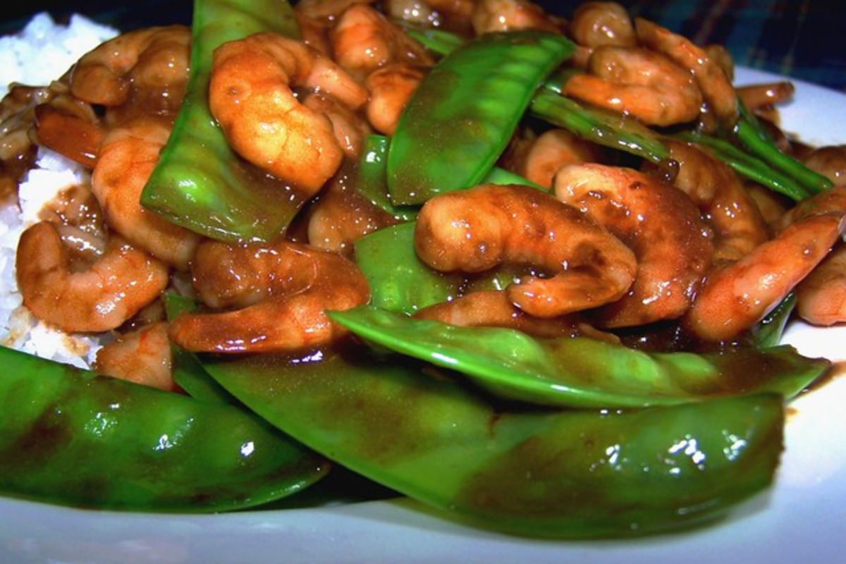 Wok-Tossed Shrimp with Ginger, Garlic, and Snow Peas
