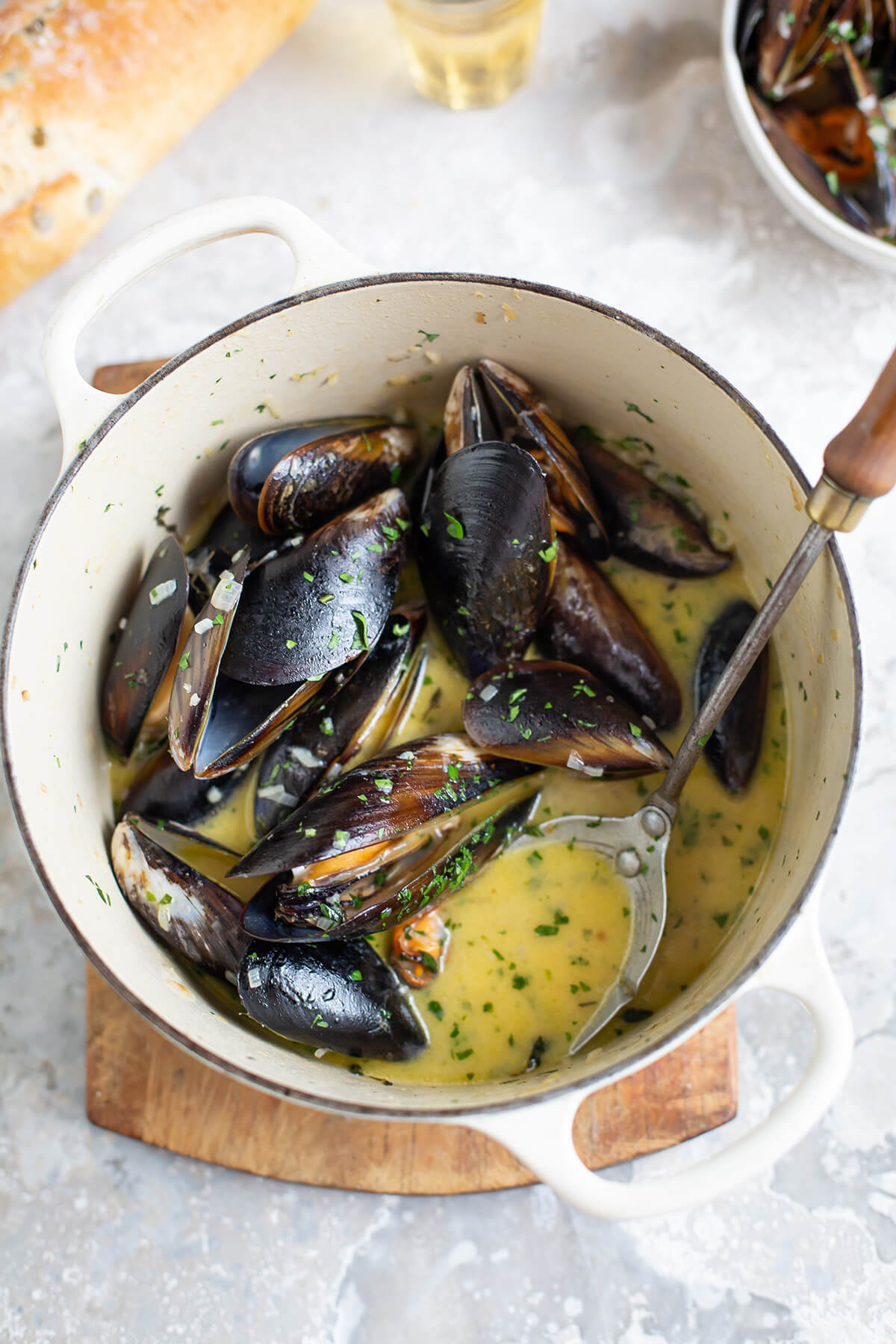 Pan-Seared Morbihan Mussels with Garlic and White Wine