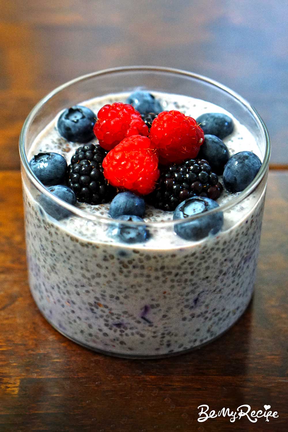 No-Bake Chia and Mixed Berry Pudding