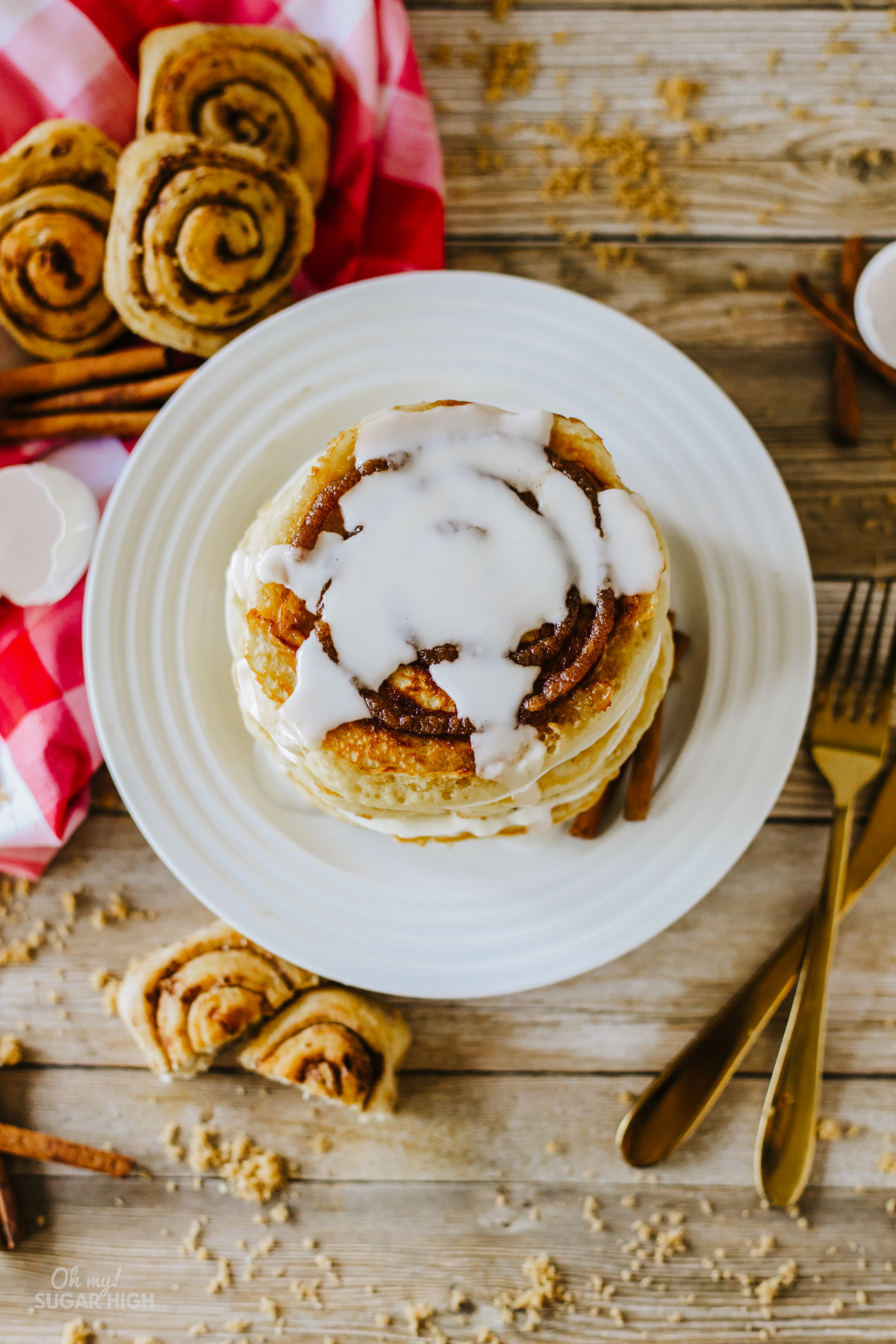 Caramelized Banana and Cinnamon Roll Pancakes