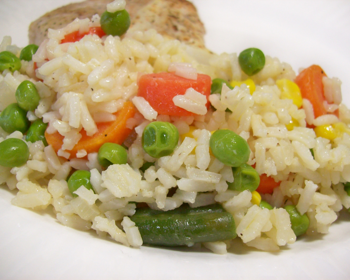 Stir-Fried Rice with Diverse Vegetable Medley