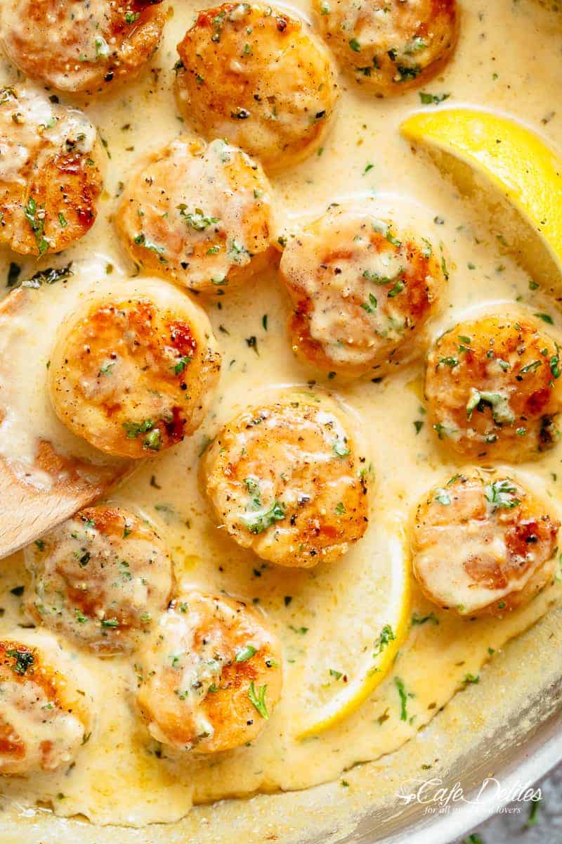 Creamy Garlic Scallops with Spinach and Parmesan