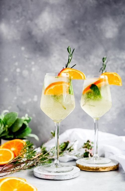 Sparkling Elderflower and Prosecco Spritz