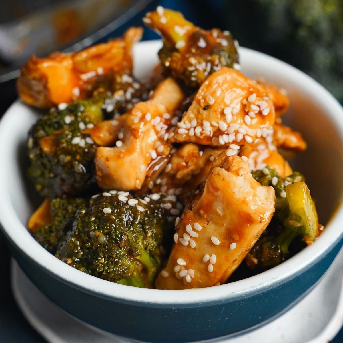 Low-Carb Keto Chicken Stir Fry with Broccoli and Sesame