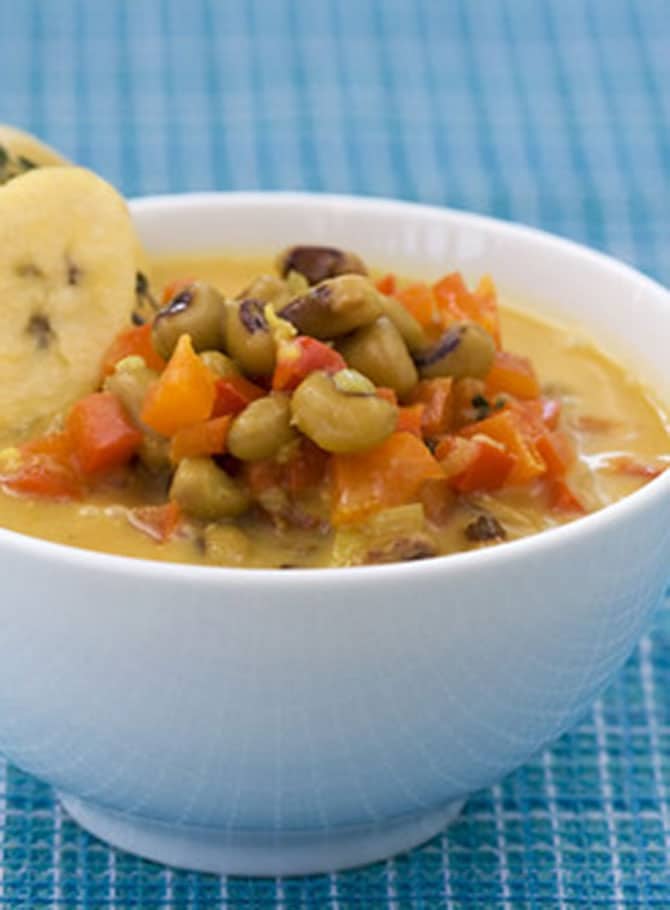 Curry Black Eyed Peas with Steamed Plantains