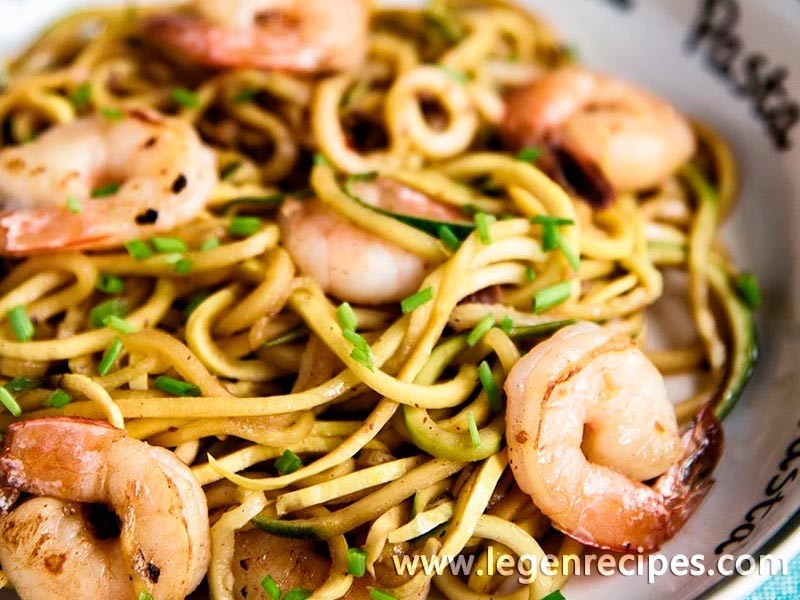 Garlic-Pepper Zucchini Noodles with Pan-Seared Shrimp