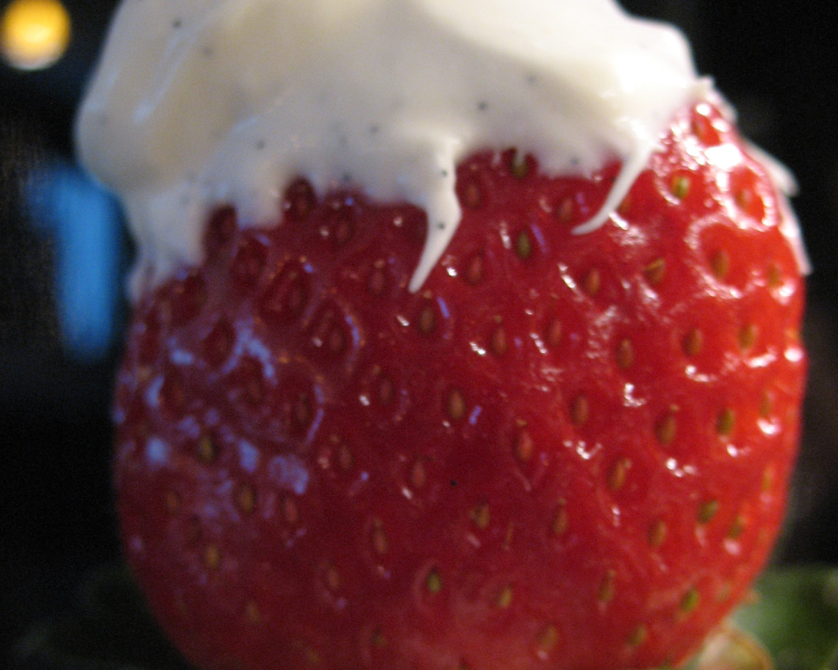 No-Bake Mixed Berry Mascarpone Dessert Dip