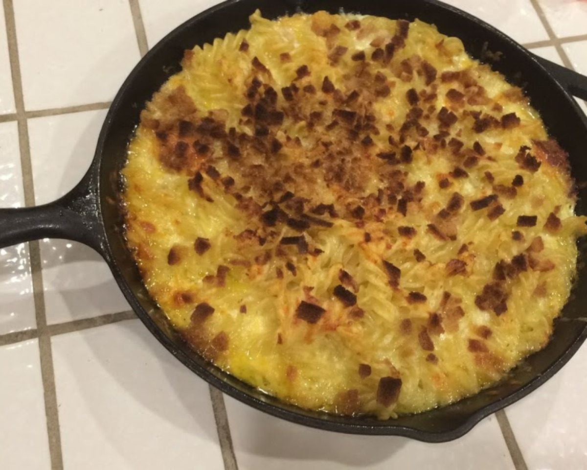 Homestyle Baked Macaroni and Cheese with Crispy Breadcrumb Topping