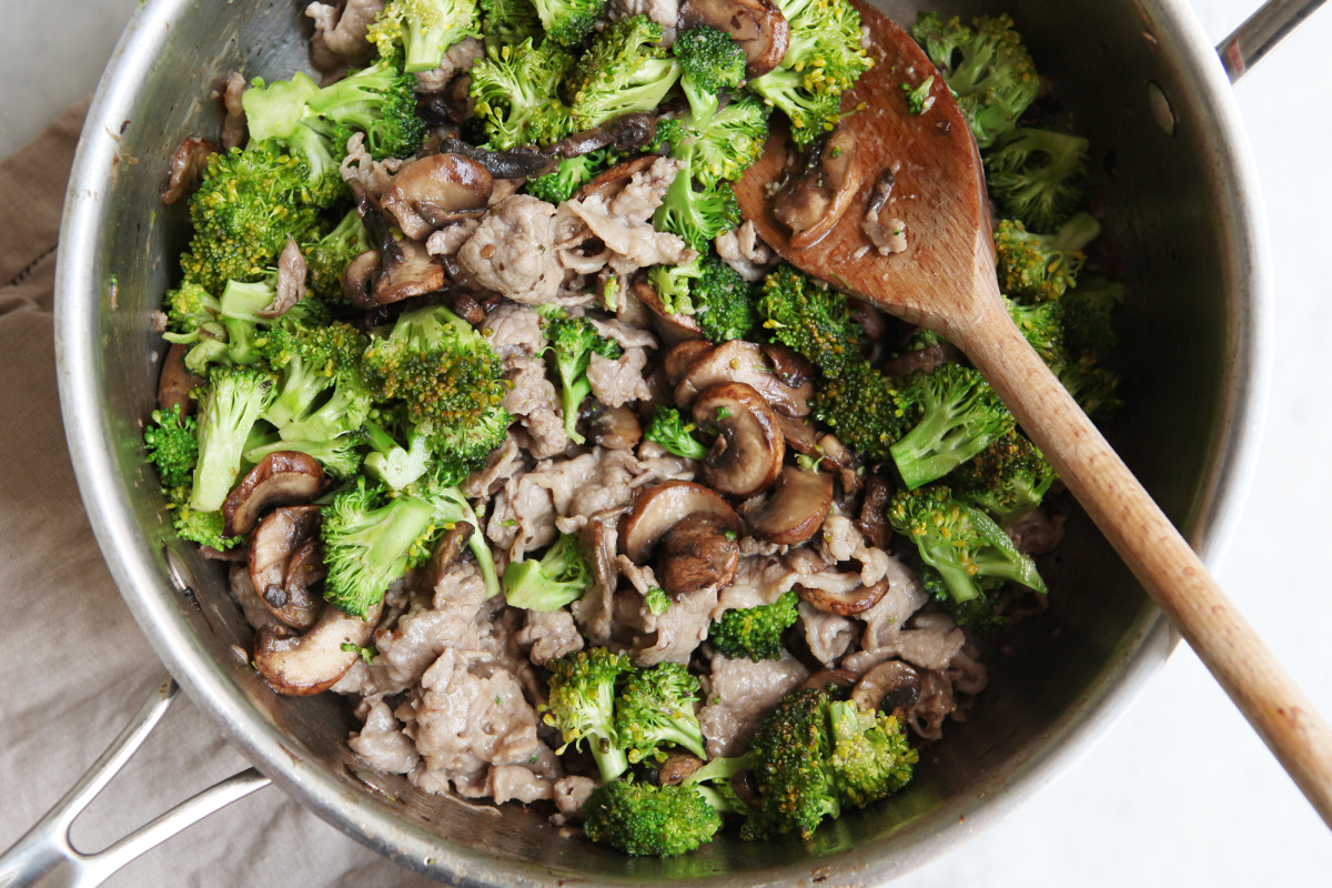 Stir-Fried Beef with Broccoli and Garlic Soy Sauce