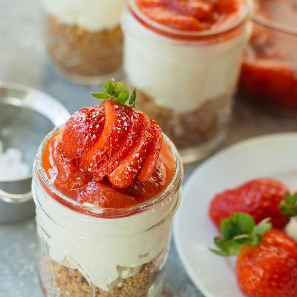 No-Bake Greek Yogurt and Honey Cheesecake Dip