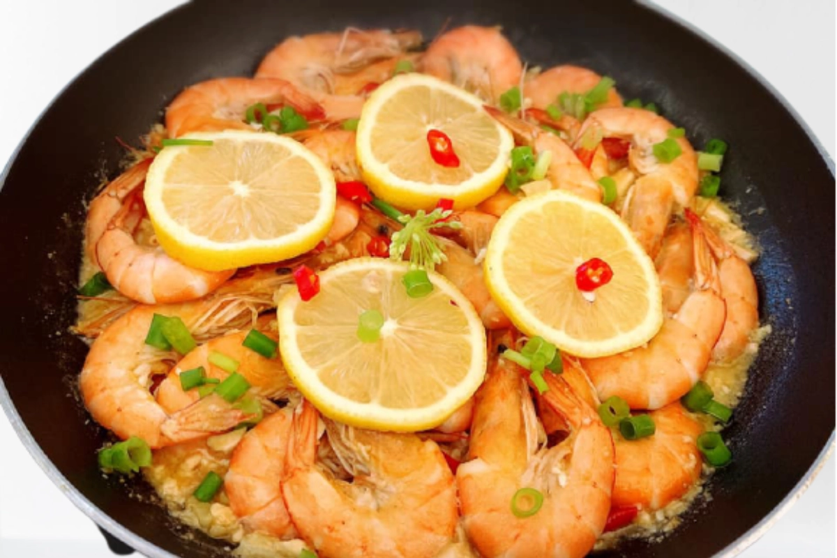 Sautéed Garlic Shrimp with Zesty Lemon and Parsley