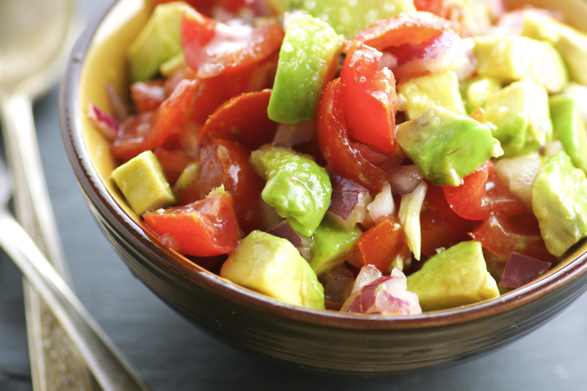 Simple Nut-Free Avocado and Tomato Salad with Lemon Vinaigrette