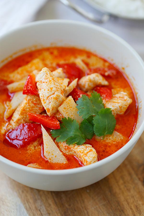 Quick Stir-Fried Chicken with Thai Red Curry Paste and Bamboo Shoots