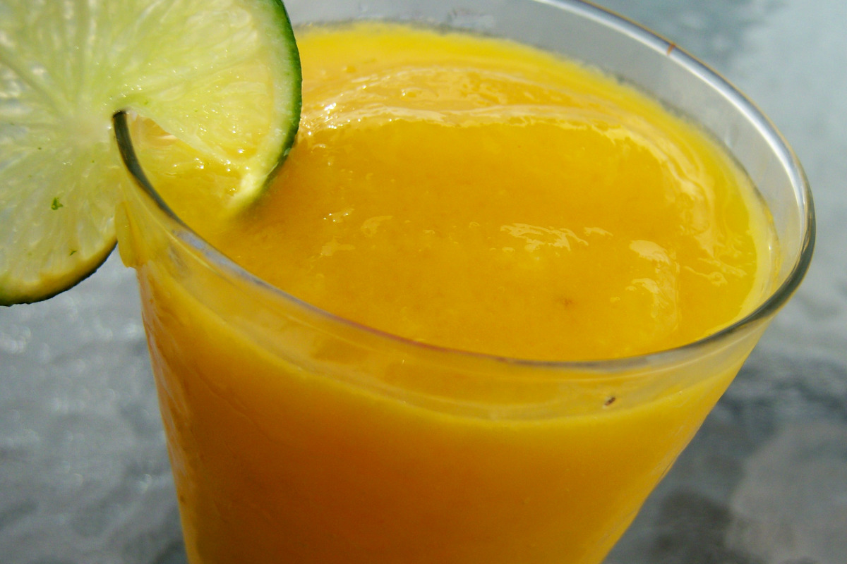 Frozen Mango Rum Daiquiri with Lime and Mint