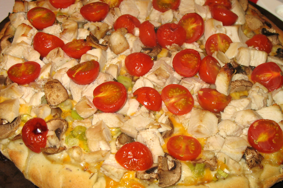Barro’s Style Spicy Chicken Wing Pizza with Ranch Drizzle