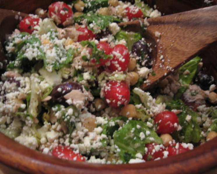 True Mediterranean Salad with Lemon-Herb Dressing