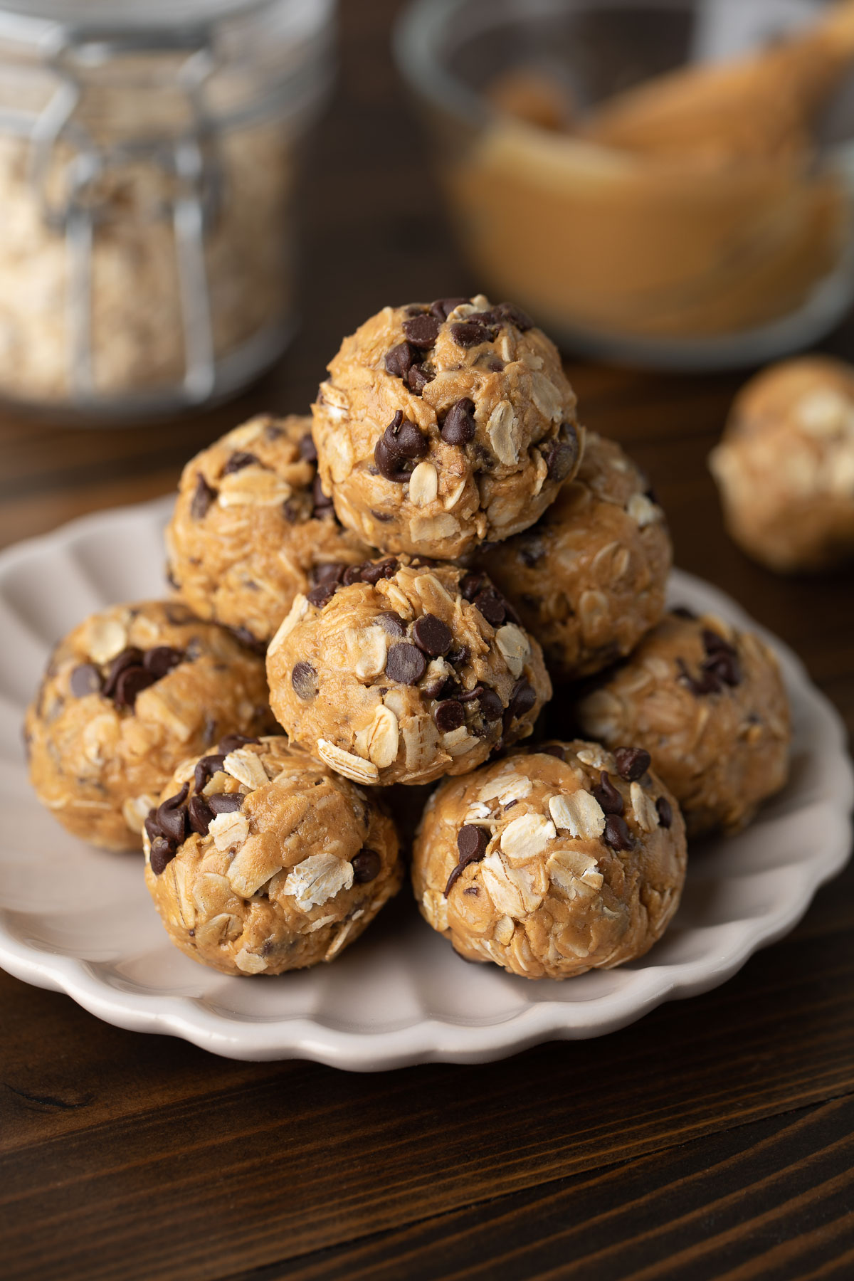 No-Bake Chocolate Oat Energy Bites with Peanut Butter