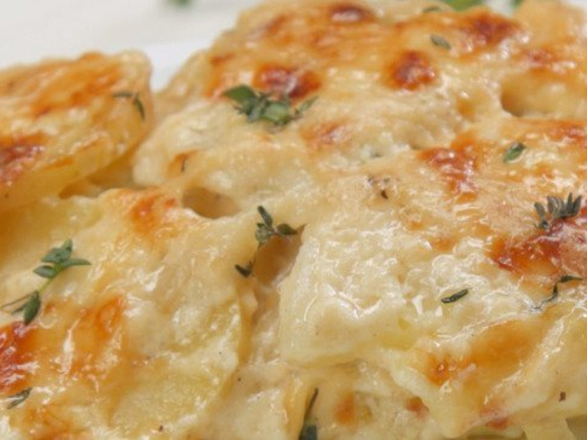 Creamy Herb Scalloped Potatoes with Cheddar