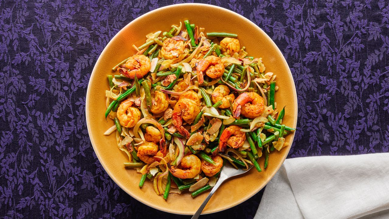 Sauteed Garlic Green Beans with Toasted Shrimp Paste