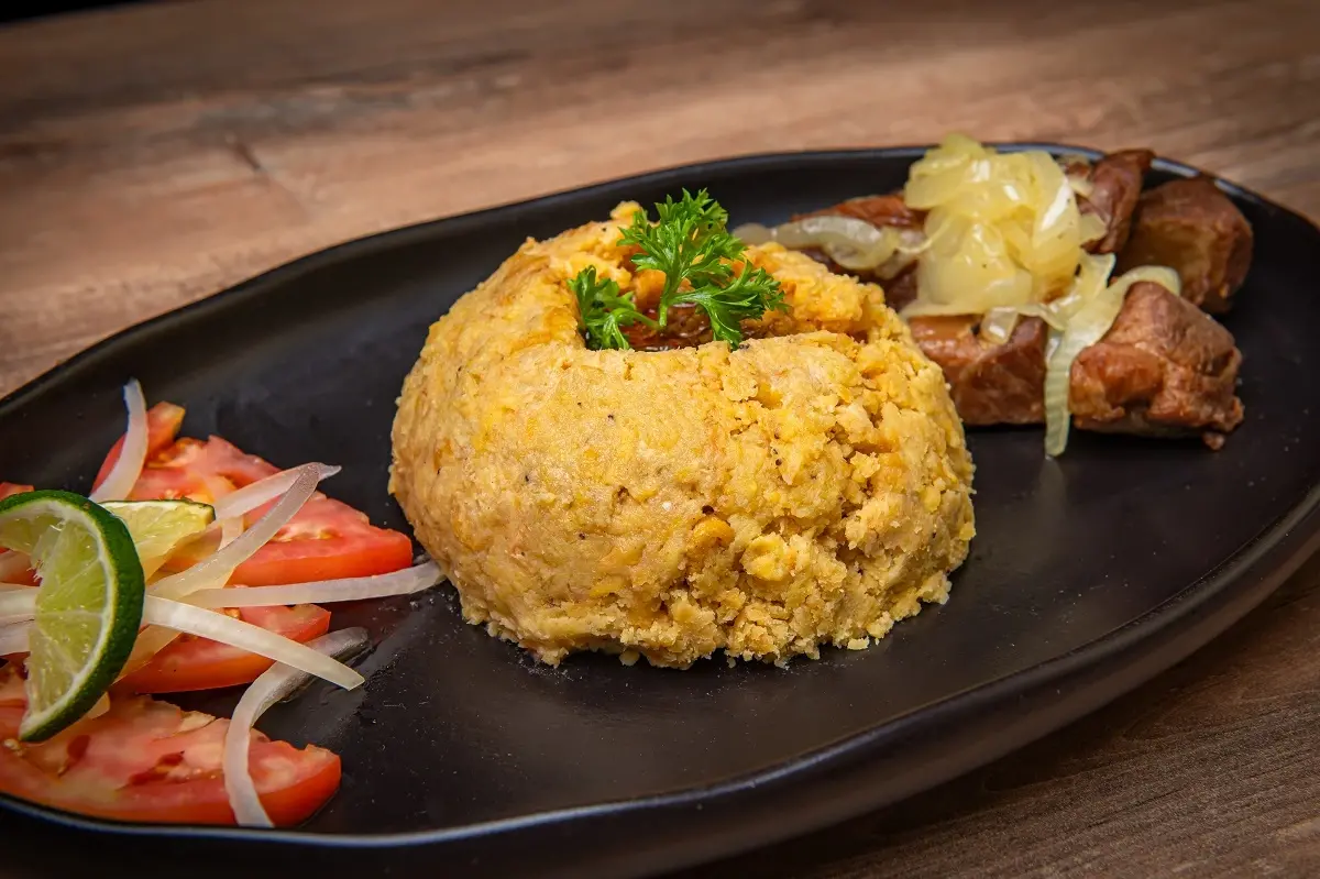 Mofongo de Plátano con Chicharrón