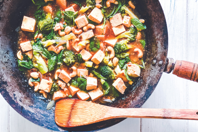 Quick Stir-Fry Tofu with Broccoli and Cashews